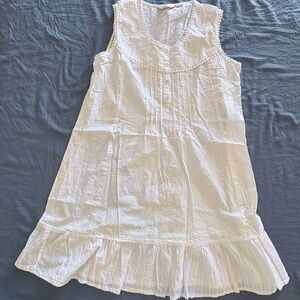 Elegant White Sleeveless Dress